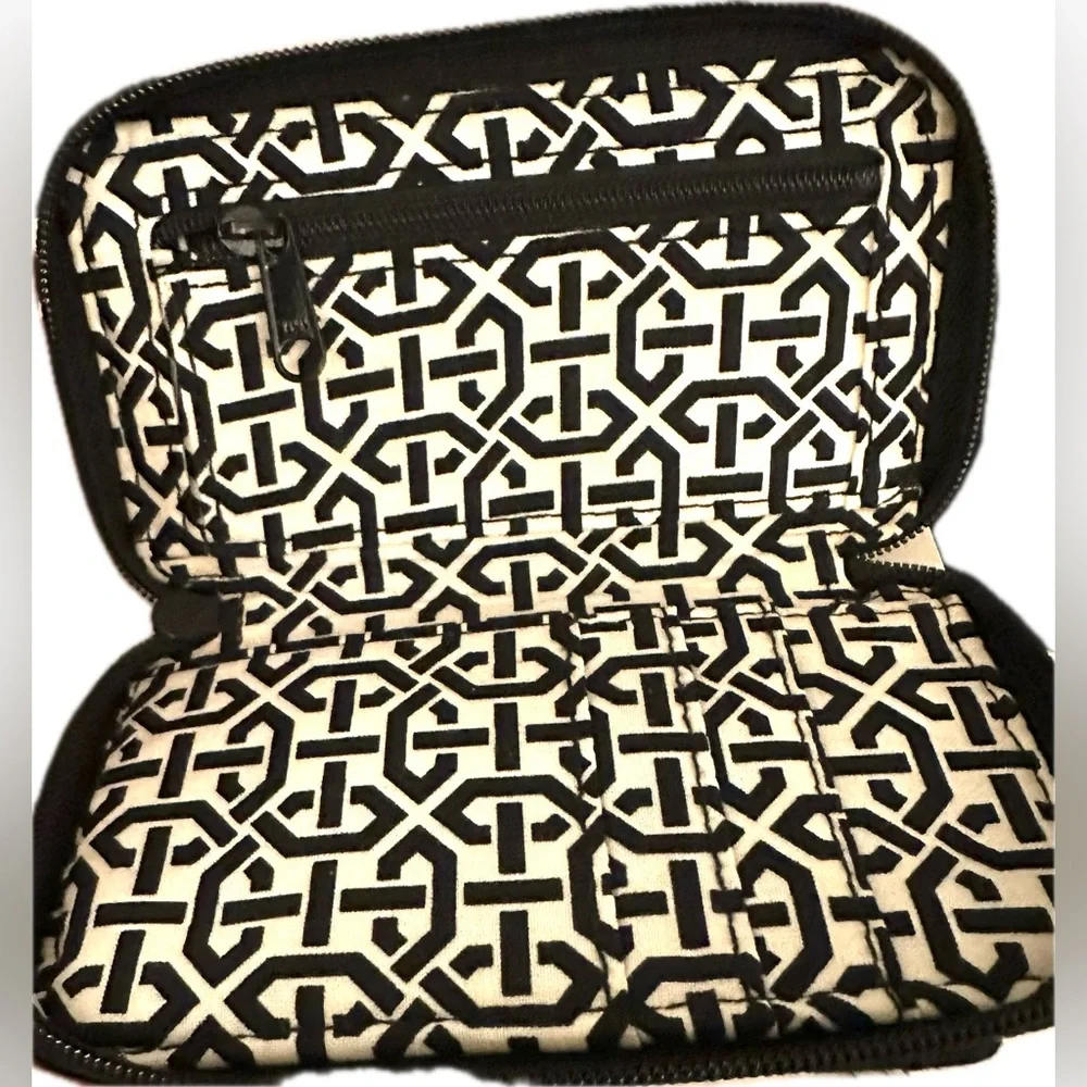 NWOT NEW Vera Bradley Dogwood Floral Wristlet Wallet Quilted ID Window Retired - Picture 3 of 6